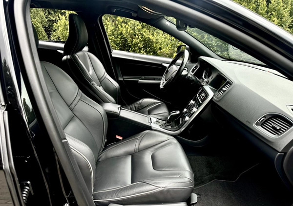 Volvo V60 cena 77900 przebieg: 202762, rok produkcji 2018 z Sztum małe 781